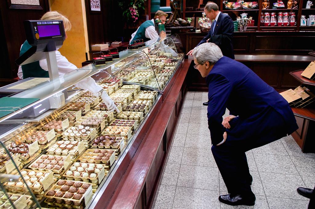 secretary kerry shops famed