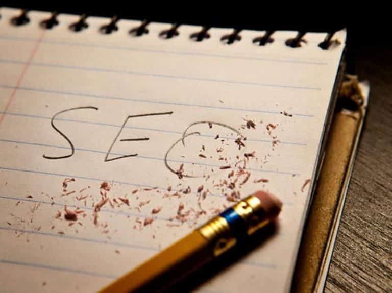 Borracha apaga texto Seo escrito com lápis
